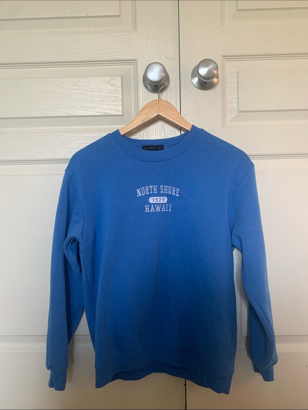 Blue Crewneck Sweatshirt with 'North Shore Hawaii' Chest Print
